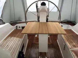 Hanse355_Sittbrunnsbord-300x225